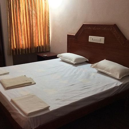 Sakthi Lodge Dharapuram Номер фото